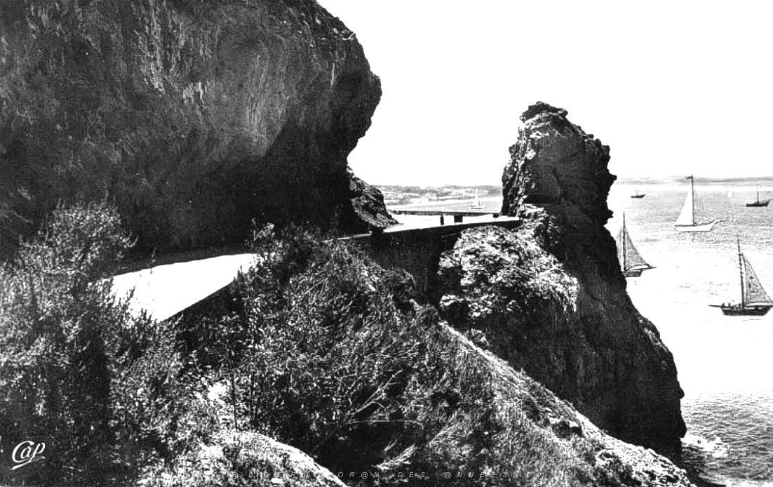 CO f- 015- Rocher de la vieille.jpg